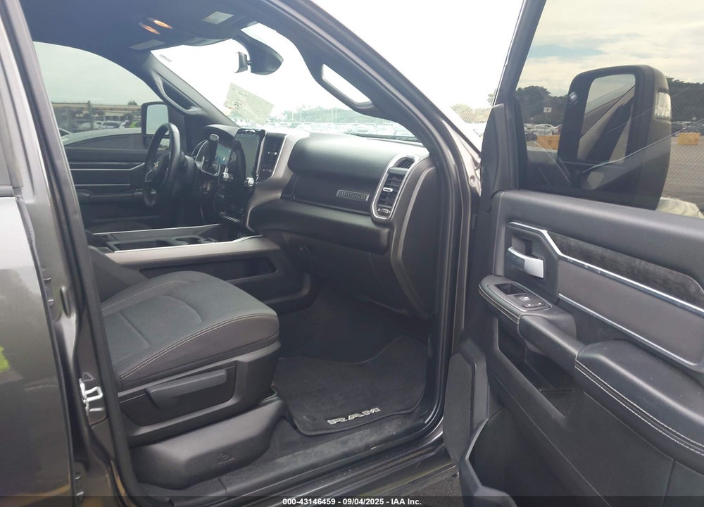 2024 RAM 2500 BIG HORN 4X4 6'4 BOX VIN: 3C6UR5DL2RG330991