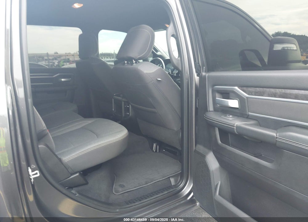 2024 RAM 2500 BIG HORN 4X4 6'4 BOX VIN: 3C6UR5DL2RG330991