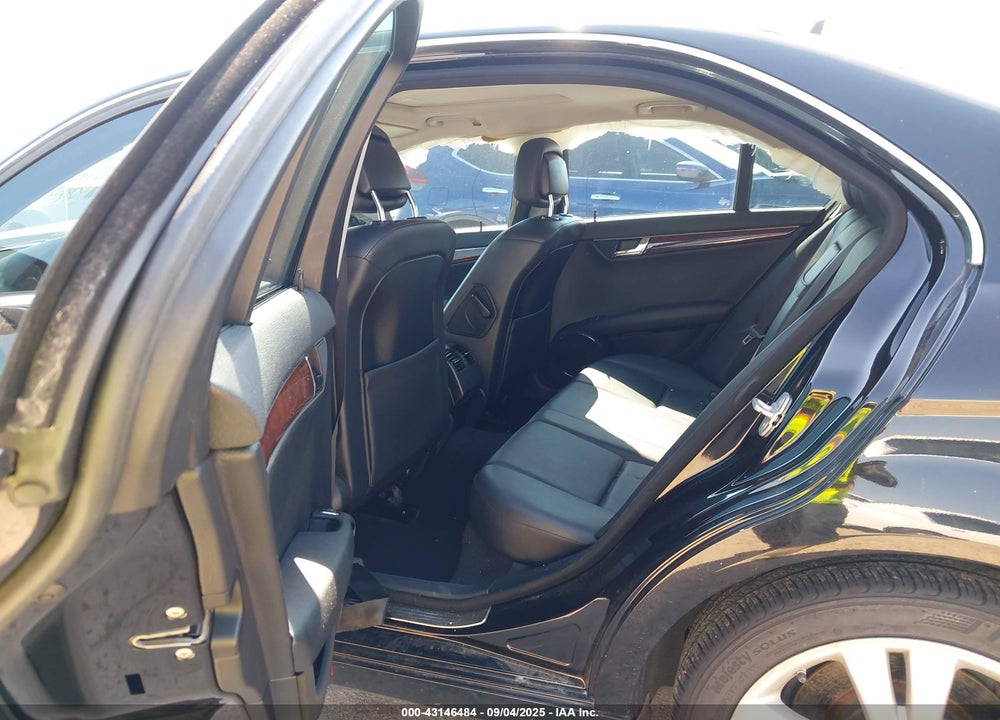 2008 MERCEDES-BENZ C 300 LUXURY VIN: WDDGF54X18R019039