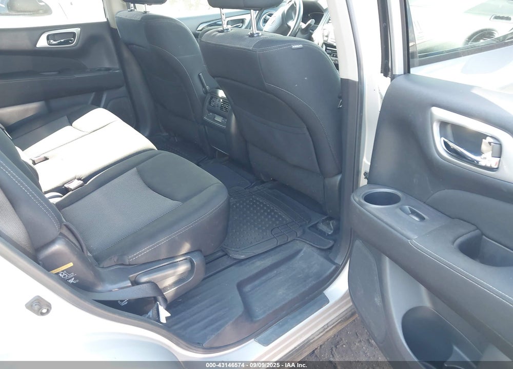 2017 NISSAN PATHFINDER VIN: 5N1DR2MM5HC624625