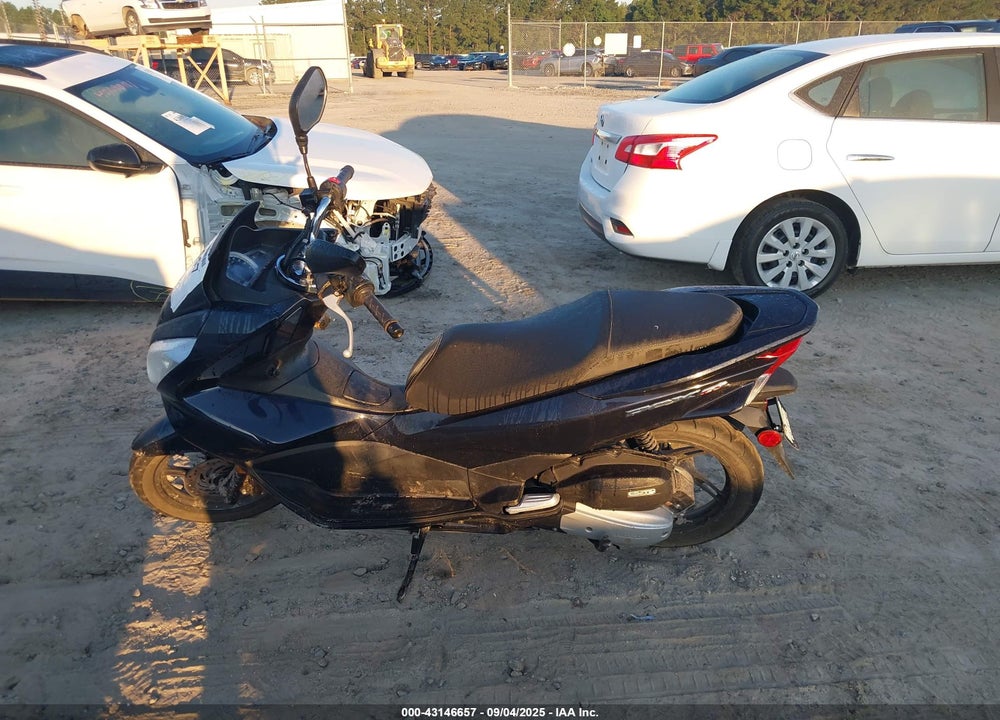 2017 HONDA PCX 150 VIN: RLHKF1805HY200967