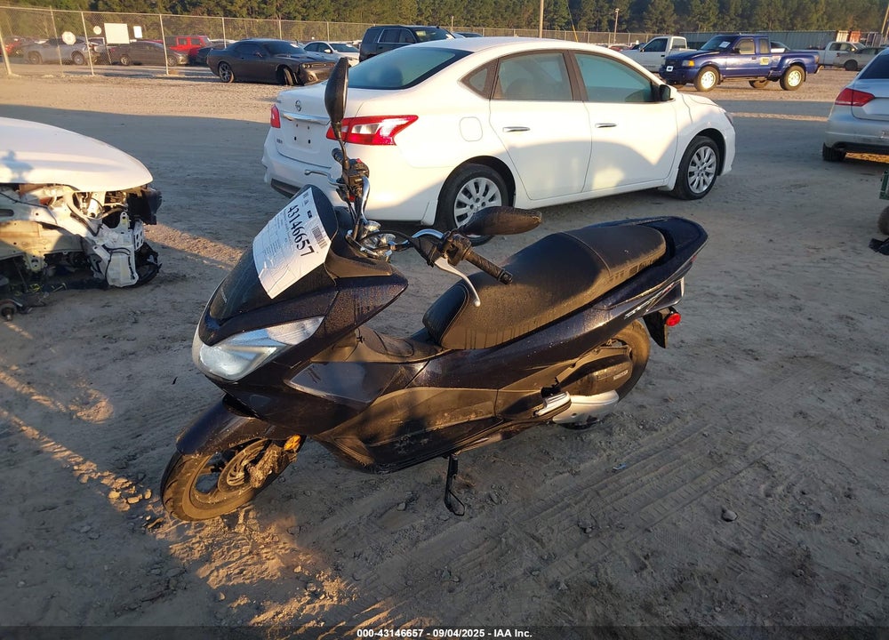 2017 HONDA PCX 150 VIN: RLHKF1805HY200967