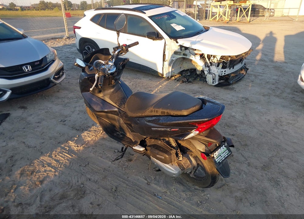 2017 HONDA PCX 150 VIN: RLHKF1805HY200967