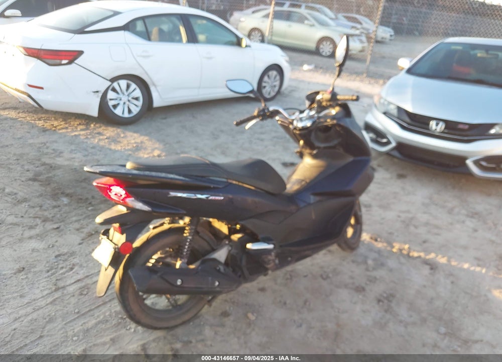 2017 HONDA PCX 150 VIN: RLHKF1805HY200967