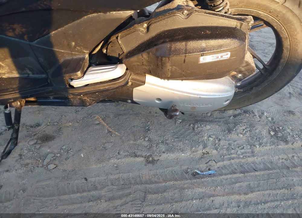 2017 HONDA PCX 150 VIN: RLHKF1805HY200967