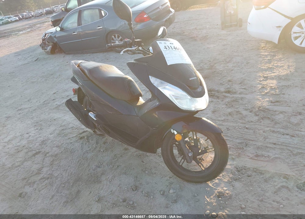 2017 HONDA PCX 150 VIN: RLHKF1805HY200967