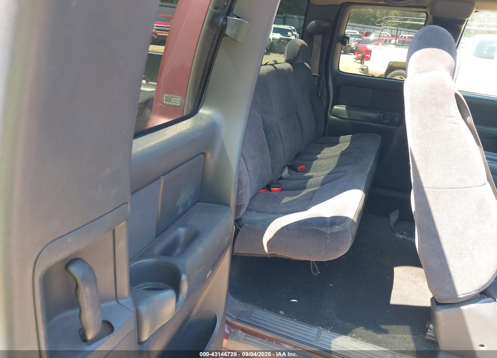 2001 CHEVROLET SILVERADO 1500 LS VIN: 1GCEC19T41Z144938