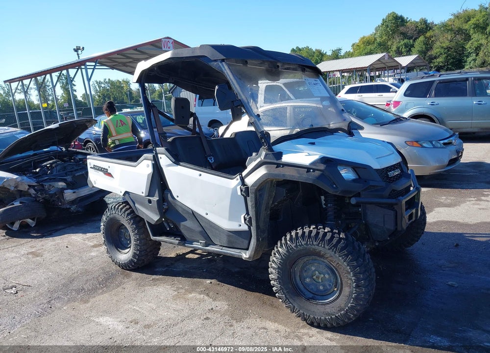 2016 HONDA SXS1000 M3 VIN: 1HFVE04A1G4003248