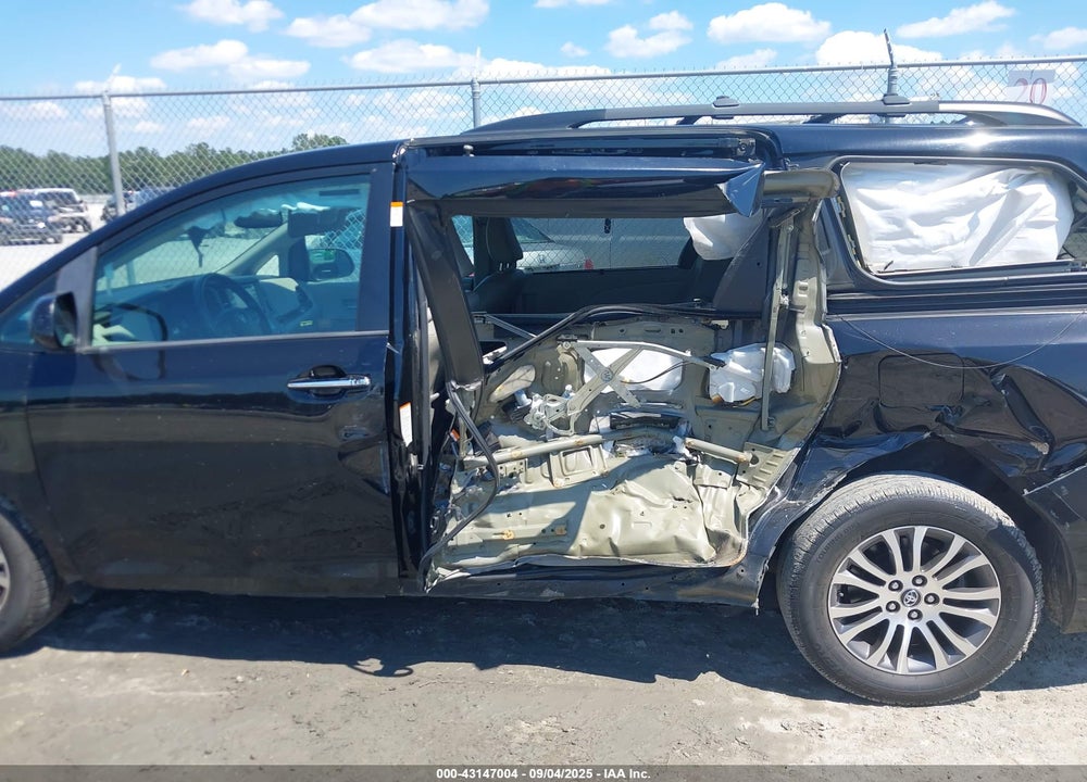 2019 TOYOTA SIENNA XLE PREMIUM 8 PASSENGER VIN: 5TDYZ3DC9KS975160