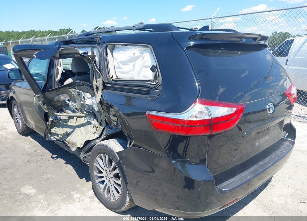 2019 TOYOTA SIENNA XLE PREMIUM 8 PASSENGER VIN: 5TDYZ3DC9KS975160