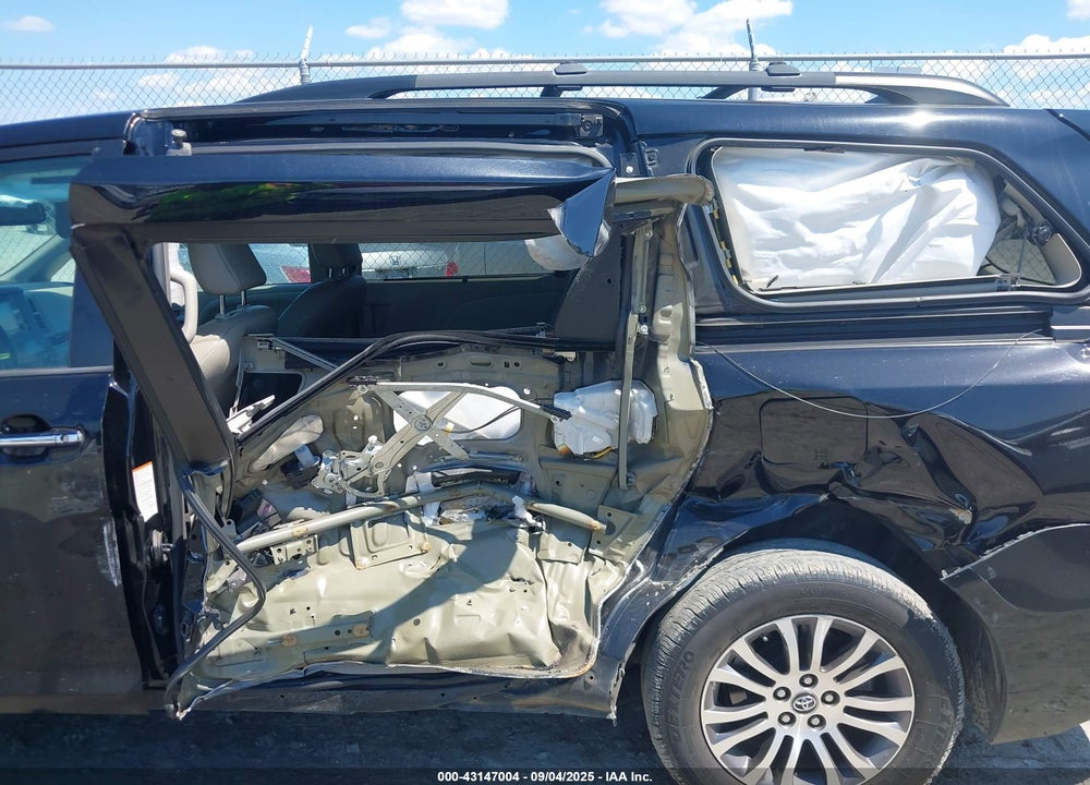2019 TOYOTA SIENNA XLE PREMIUM 8 PASSENGER VIN: 5TDYZ3DC9KS975160