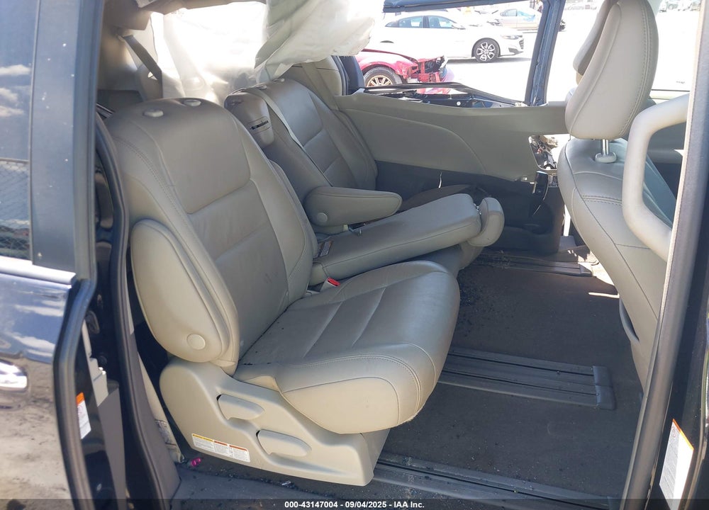 2019 TOYOTA SIENNA XLE PREMIUM 8 PASSENGER VIN: 5TDYZ3DC9KS975160