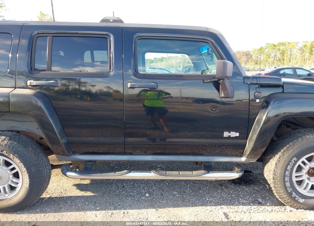 2008 HUMMER H3 SUV VIN: 5GTEN13E288133837