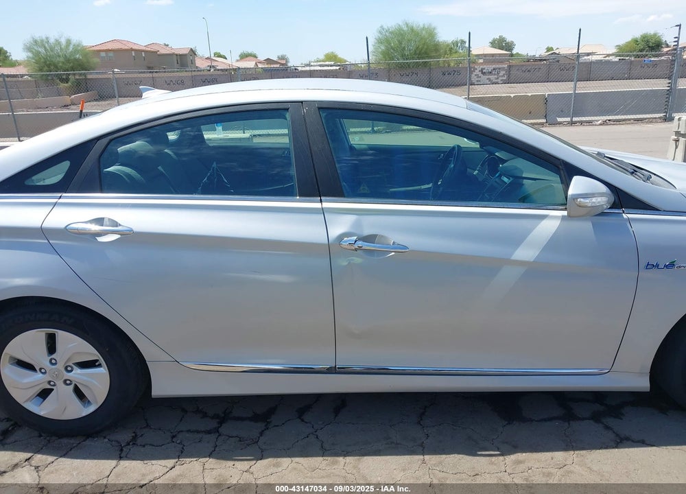 2014 HYUNDAI SONATA HYBRID VIN: KMHEC4A47EA114418