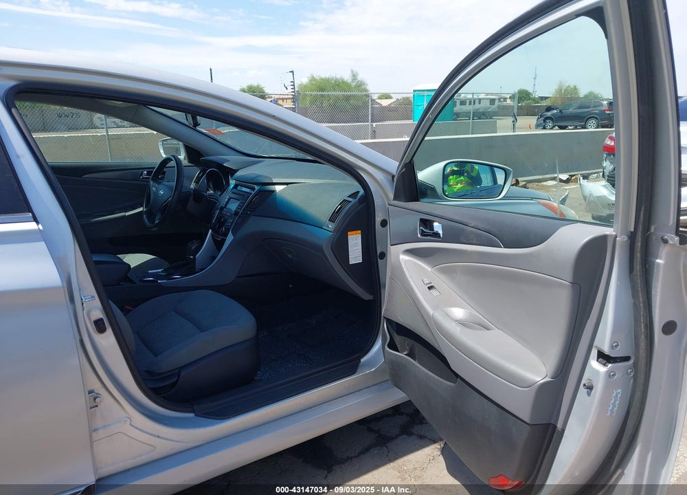 2014 HYUNDAI SONATA HYBRID VIN: KMHEC4A47EA114418
