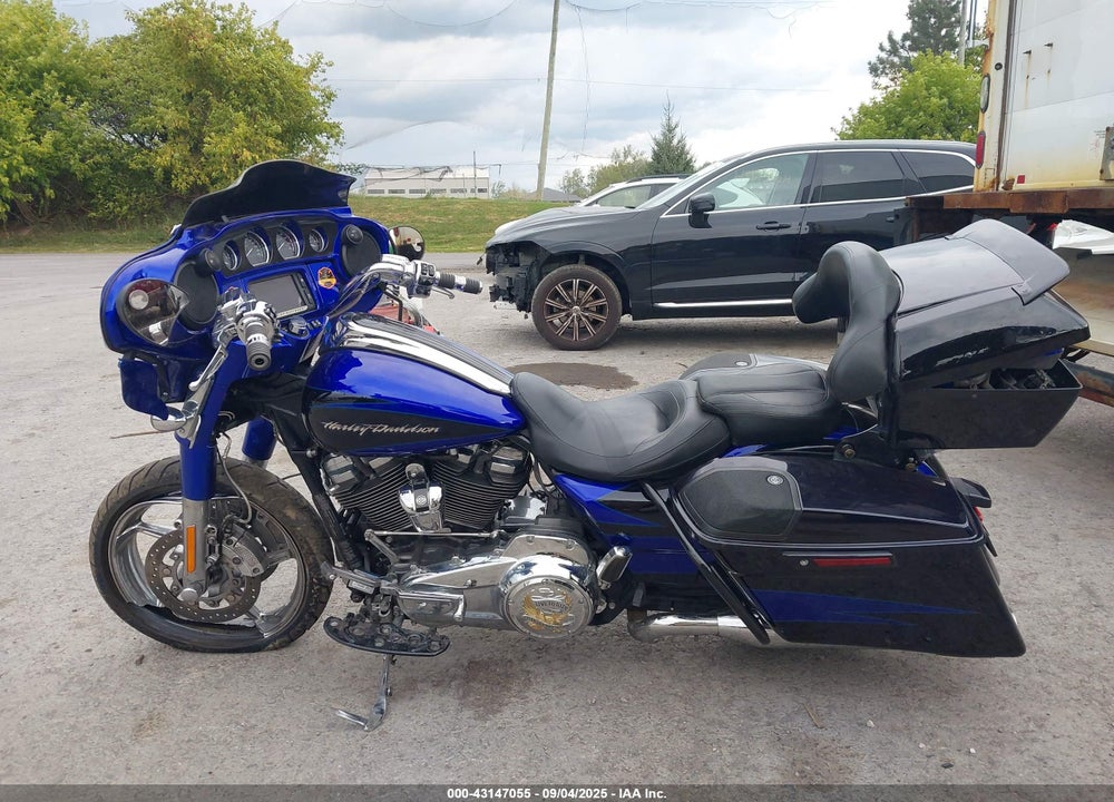 2017 HARLEY-DAVIDSON FLHXSE CVO STREET GLIDE VIN: 1HD1PXF15HB950765