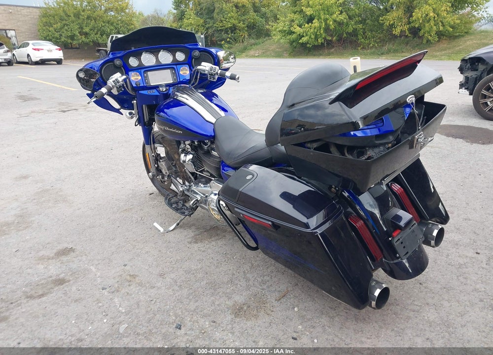 2017 HARLEY-DAVIDSON FLHXSE CVO STREET GLIDE VIN: 1HD1PXF15HB950765
