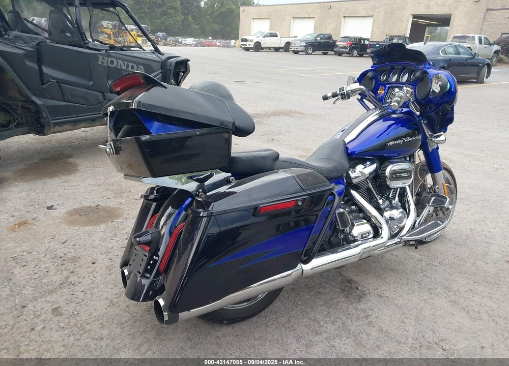 2017 HARLEY-DAVIDSON FLHXSE CVO STREET GLIDE VIN: 1HD1PXF15HB950765
