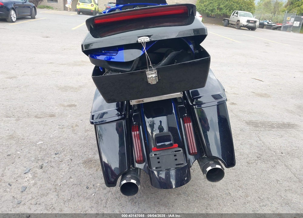 2017 HARLEY-DAVIDSON FLHXSE CVO STREET GLIDE VIN: 1HD1PXF15HB950765
