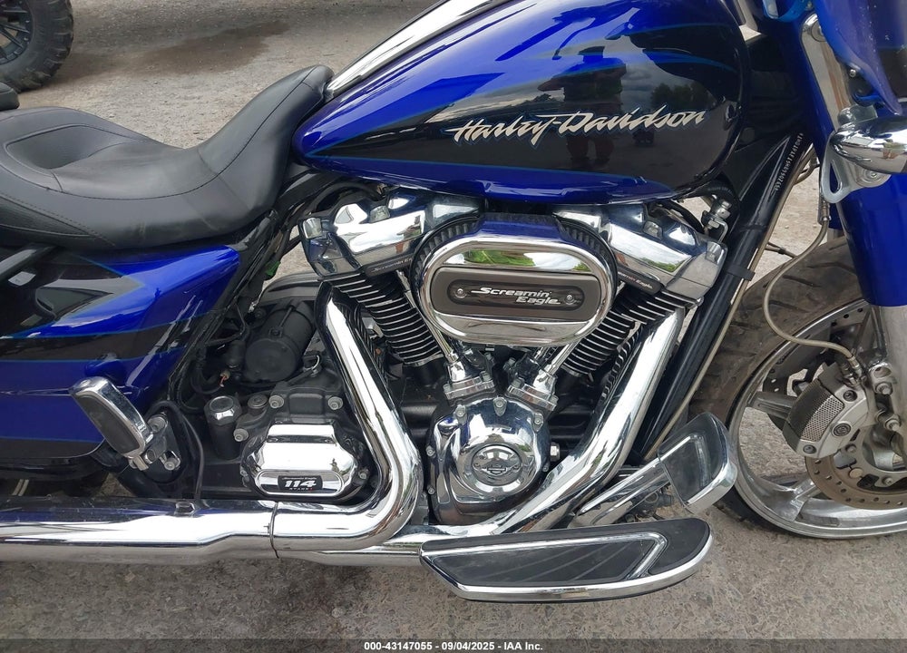 2017 HARLEY-DAVIDSON FLHXSE CVO STREET GLIDE VIN: 1HD1PXF15HB950765