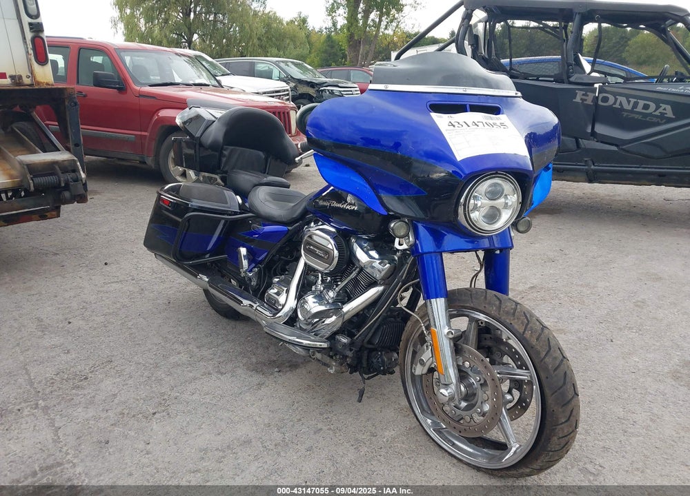 2017 HARLEY-DAVIDSON FLHXSE CVO STREET GLIDE VIN: 1HD1PXF15HB950765