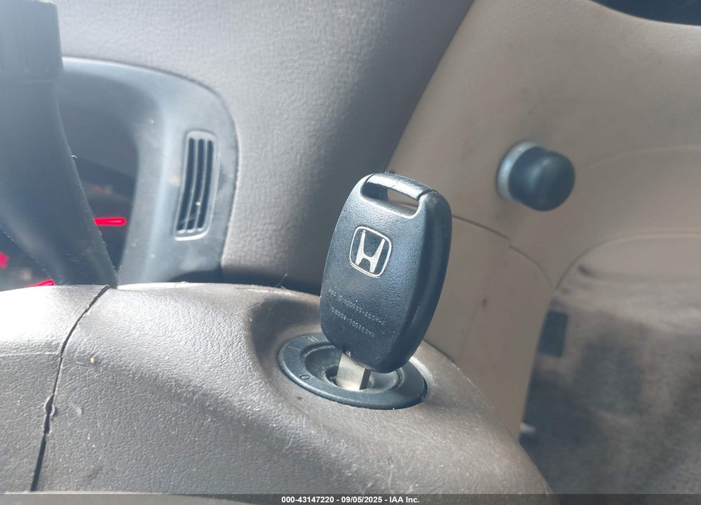 2004 HONDA ACCORD 2.4 LX VIN: 1HGCM56304A177052