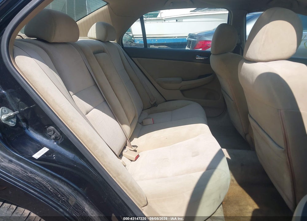 2004 HONDA ACCORD 2.4 LX VIN: 1HGCM56304A177052