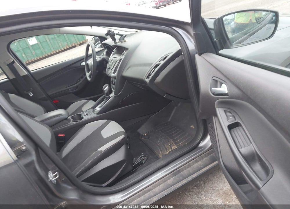 2014 FORD FOCUS SE VIN: 1FADP3F29EL261713