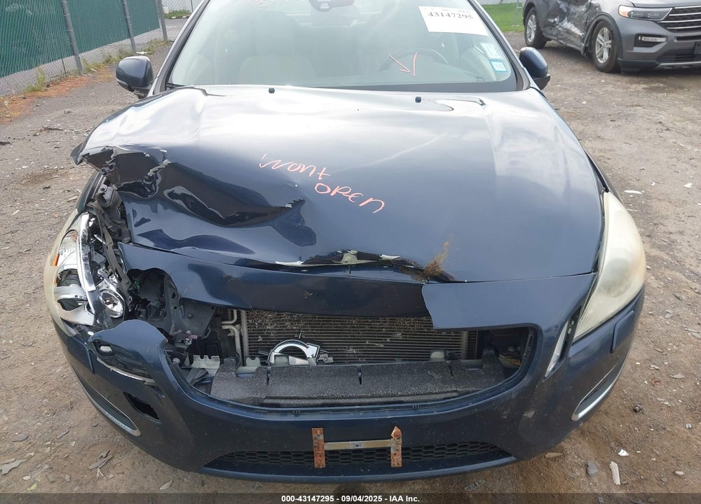 2011 VOLVO S60 VIN: YV1902FH2B2005721