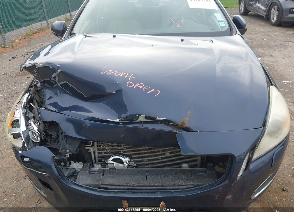 2011 VOLVO S60 VIN: YV1902FH2B2005721