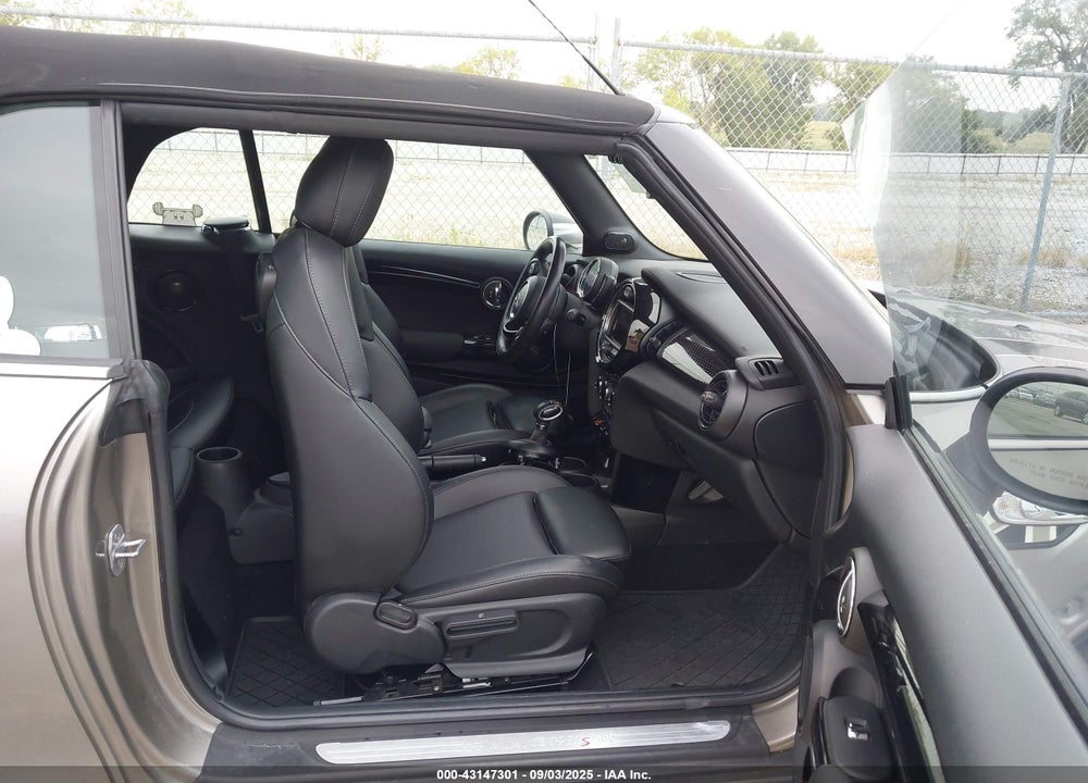 2018 MINI CONVERTIBLE VIN: WMWWG9C58J3E38735
