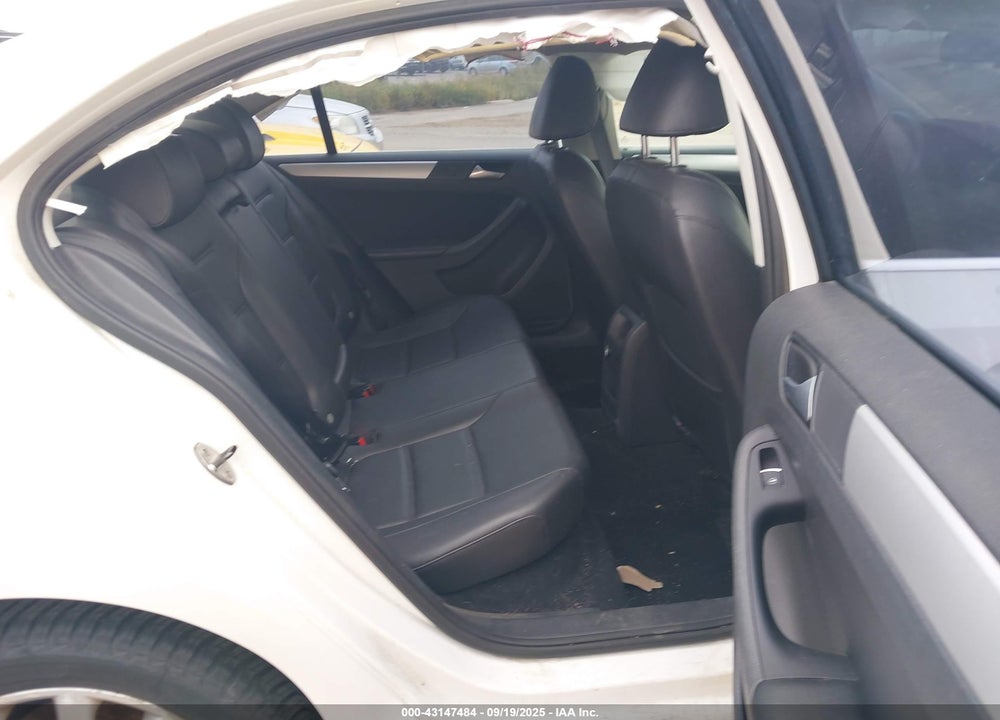 2014 VOLKSWAGEN JETTA VIN: 3VWD17AJ3EM370598