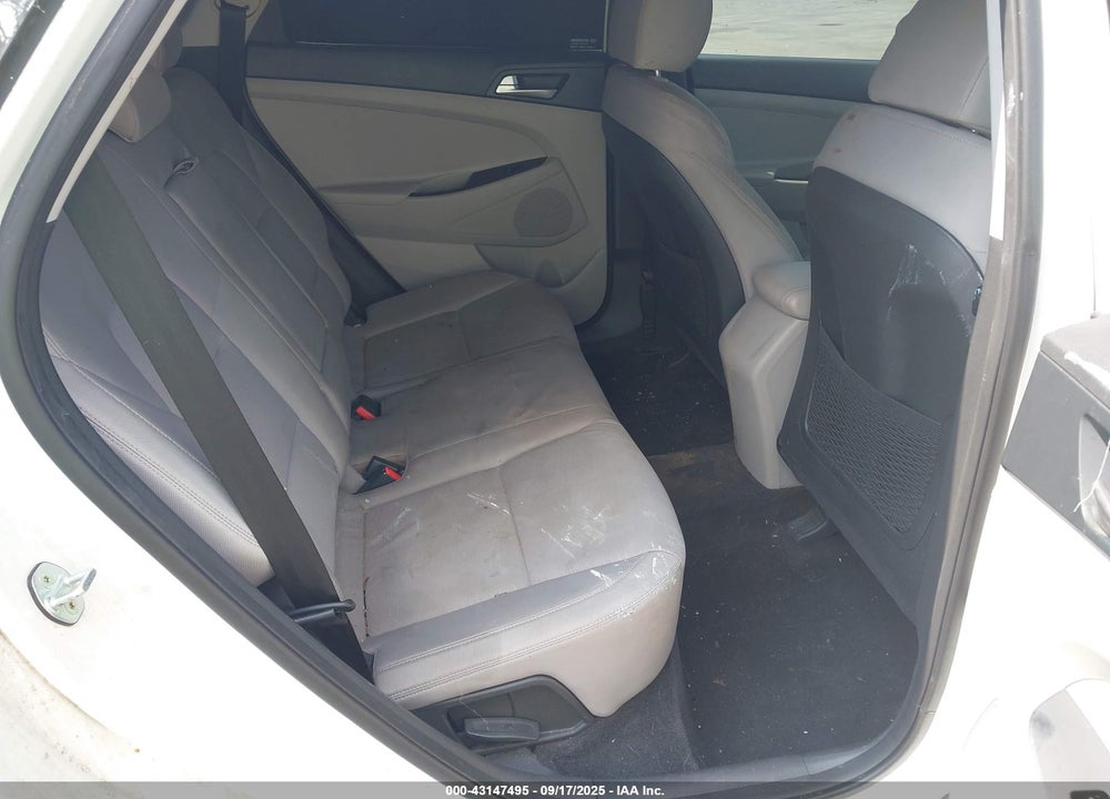 2020 HYUNDAI TUCSON SE VIN: KM8J23A40LU164472