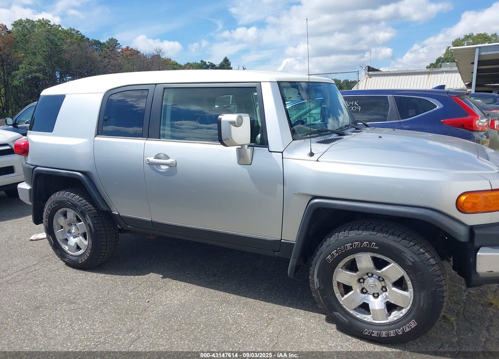 2007 TOYOTA FJ CRUISER VIN: JTEBU11F470087879