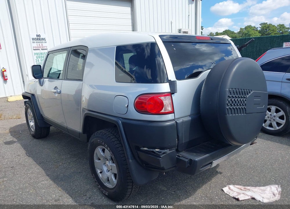 2007 TOYOTA FJ CRUISER VIN: JTEBU11F470087879