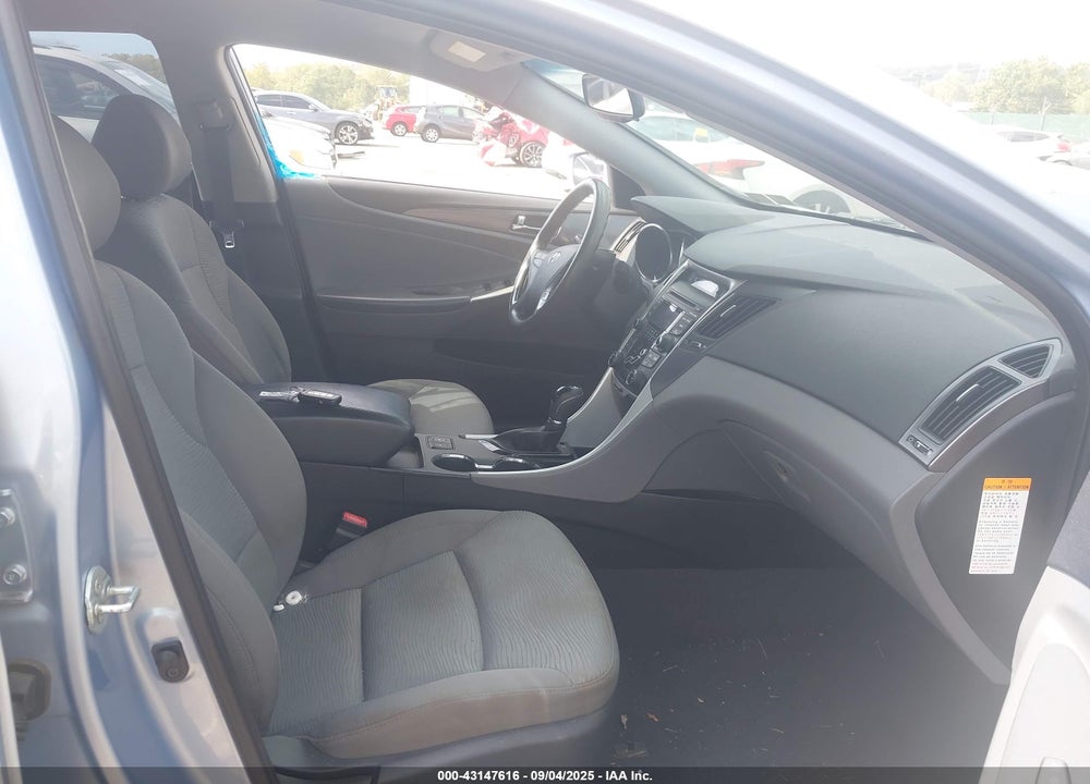 2013 HYUNDAI SONATA HYBRID VIN: KMHEC4A42DA084291