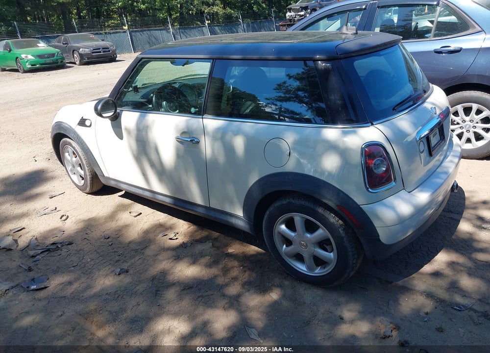 2009 MINI COOPER VIN: WMWMF33549TU70209