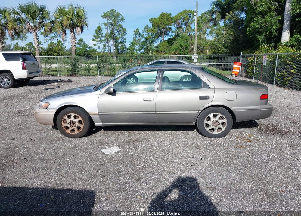 1999 TOYOTA CAMRY LE V6 VIN: 4T1BF28K3XU083415