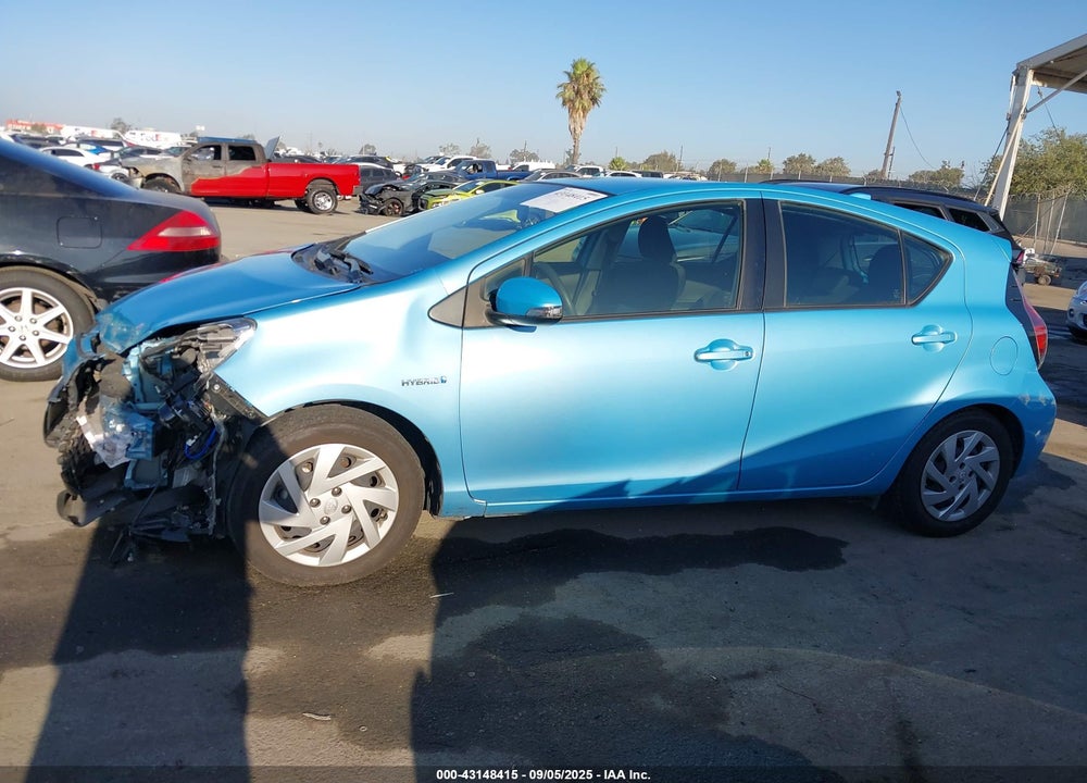 2015 TOYOTA PRIUS C VIN: JTDKDTB30F1100611