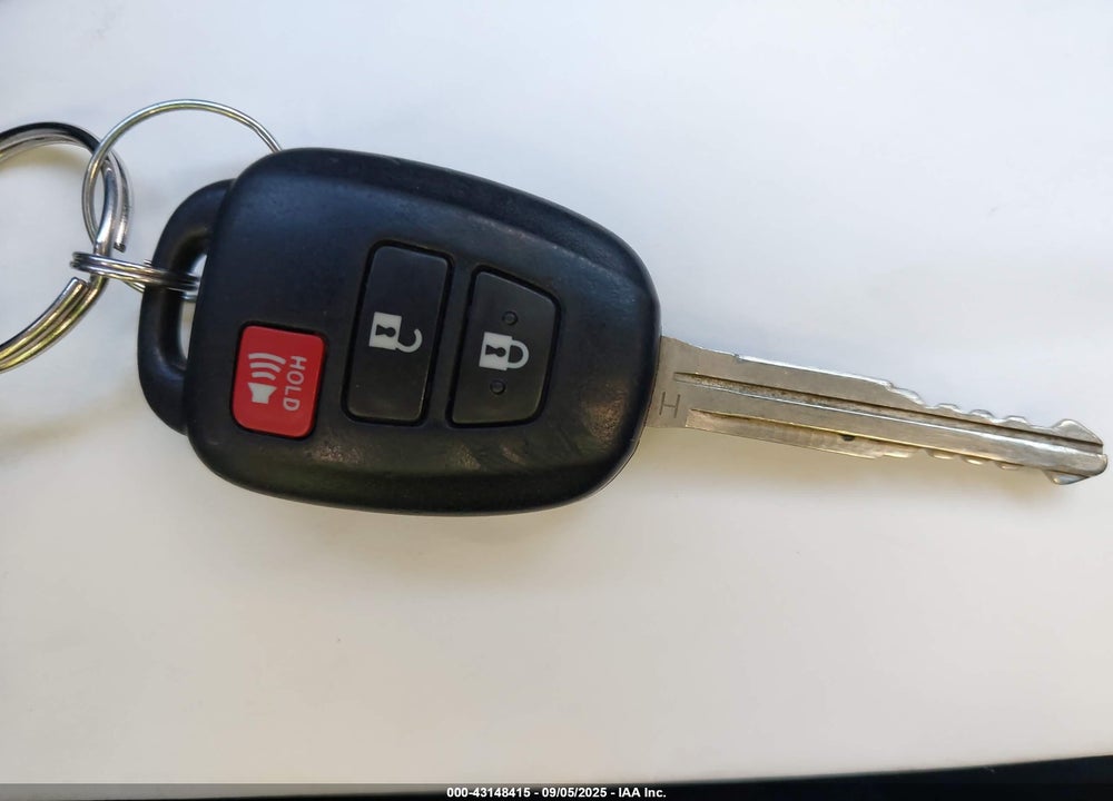 2015 TOYOTA PRIUS C VIN: JTDKDTB30F1100611