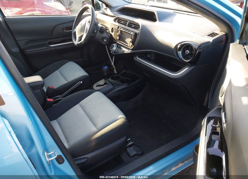 2015 TOYOTA PRIUS C VIN: JTDKDTB30F1100611
