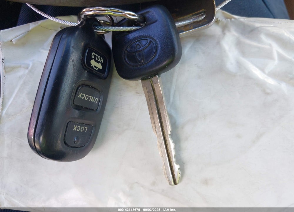 2005 TOYOTA CAMRY LE VIN: 4T1BE32K55U511421