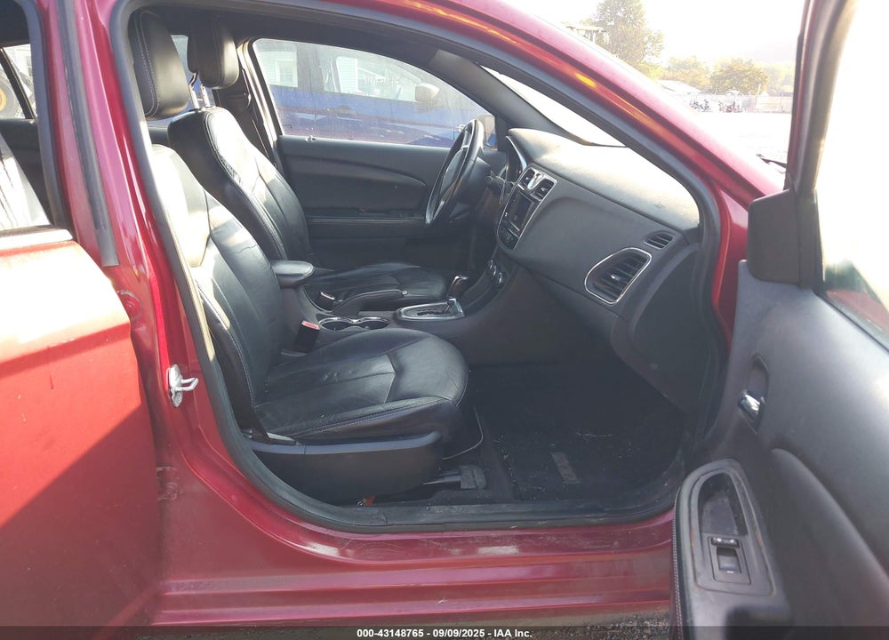 2012 CHRYSLER 200 VIN: 1C3CCBCB2CN305587