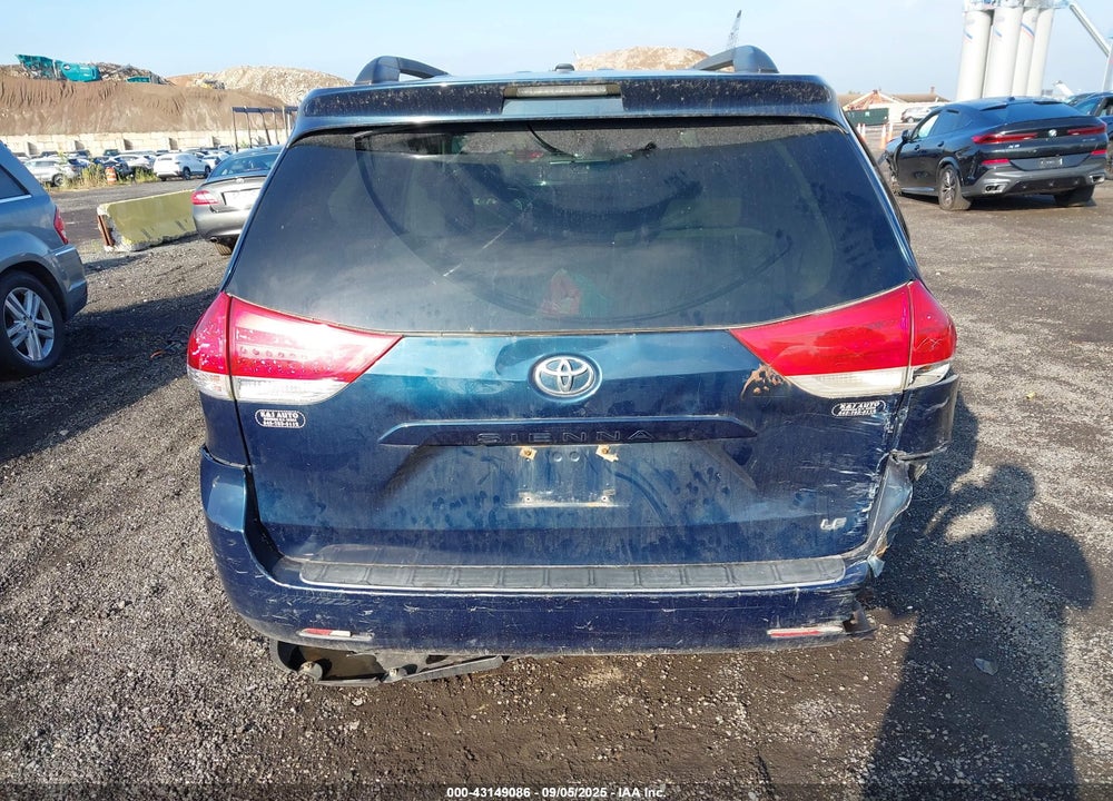 2011 TOYOTA SIENNA LE V6 VIN: 5TDKK3DCXBS051840