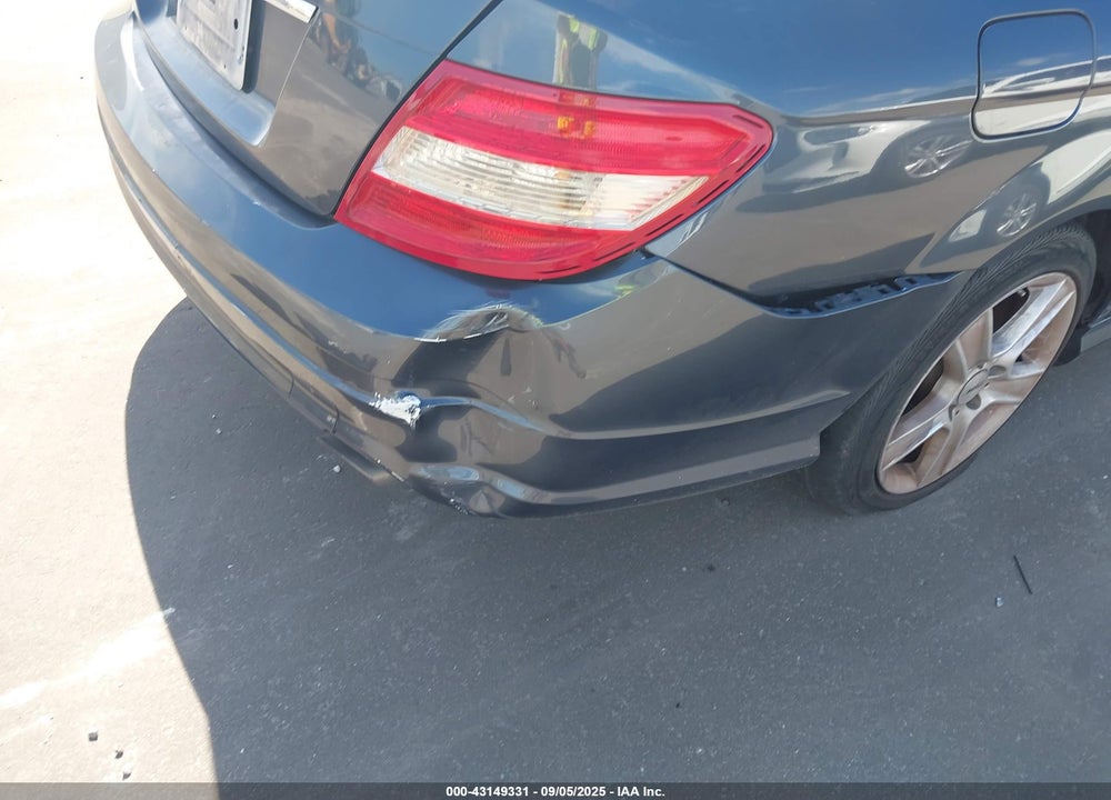 2011 MERCEDES-BENZ C 300 SPORT VIN: WDDGF5EB8BA509938
