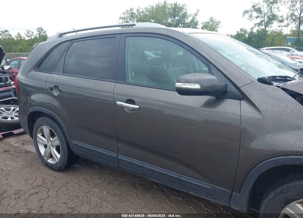 2013 KIA SORENTO VIN: 5XYKU3A63DG420398