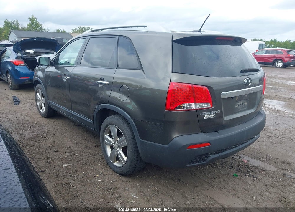 2013 KIA SORENTO VIN: 5XYKU3A63DG420398