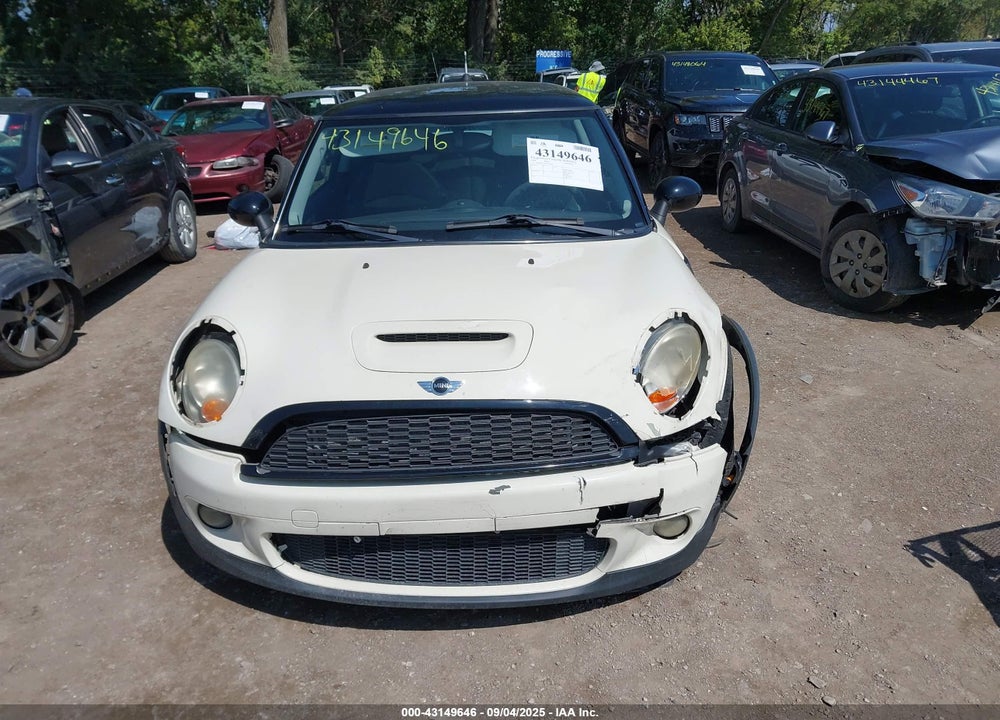 2008 MINI COOPER S VIN: WMWMF73558TT90634