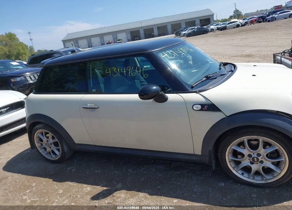 2008 MINI COOPER S VIN: WMWMF73558TT90634