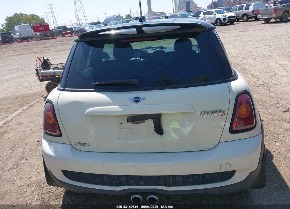 2008 MINI COOPER S VIN: WMWMF73558TT90634
